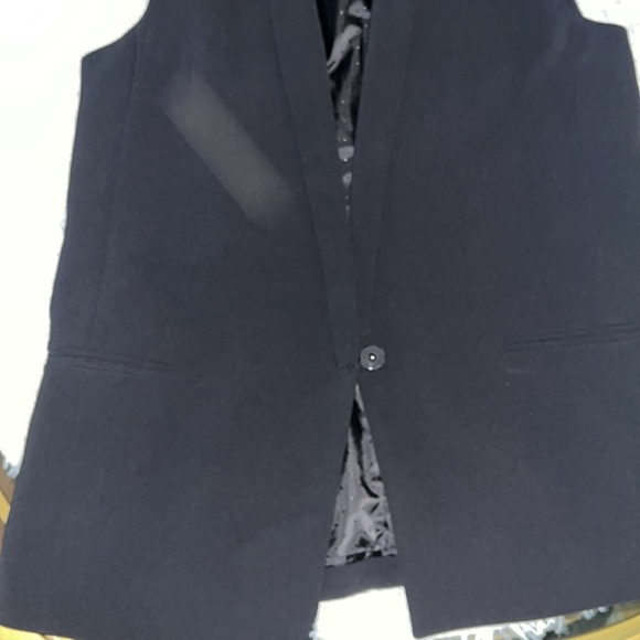 New with tags size 10 Express vest black - Picture 3 of 7